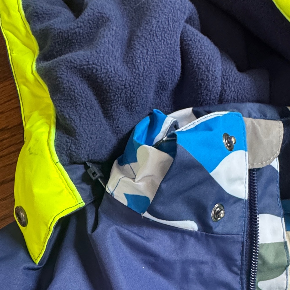 Boden waterproof Hooded Jacket - Picture 4 of 11